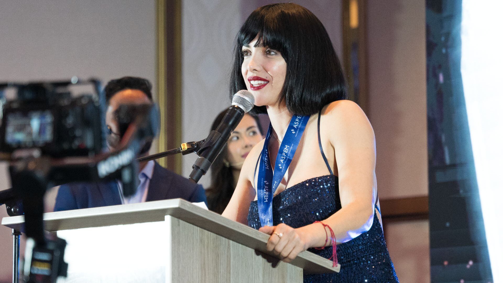Rosángela Espinoza fue premiada en los Wake up Awards de la Asociación Peruana de Empresarios como Mejor creadora de contenidos.