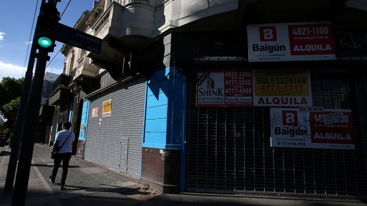 Los pequeños comercios en los barrios son los más afectados (REUTERS/Agustin Marcarian)
