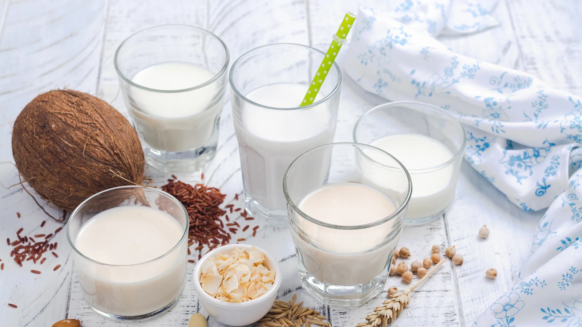 ¿La leche de origen vegetal realmente aporta nutrientes? esto dice la UNAM