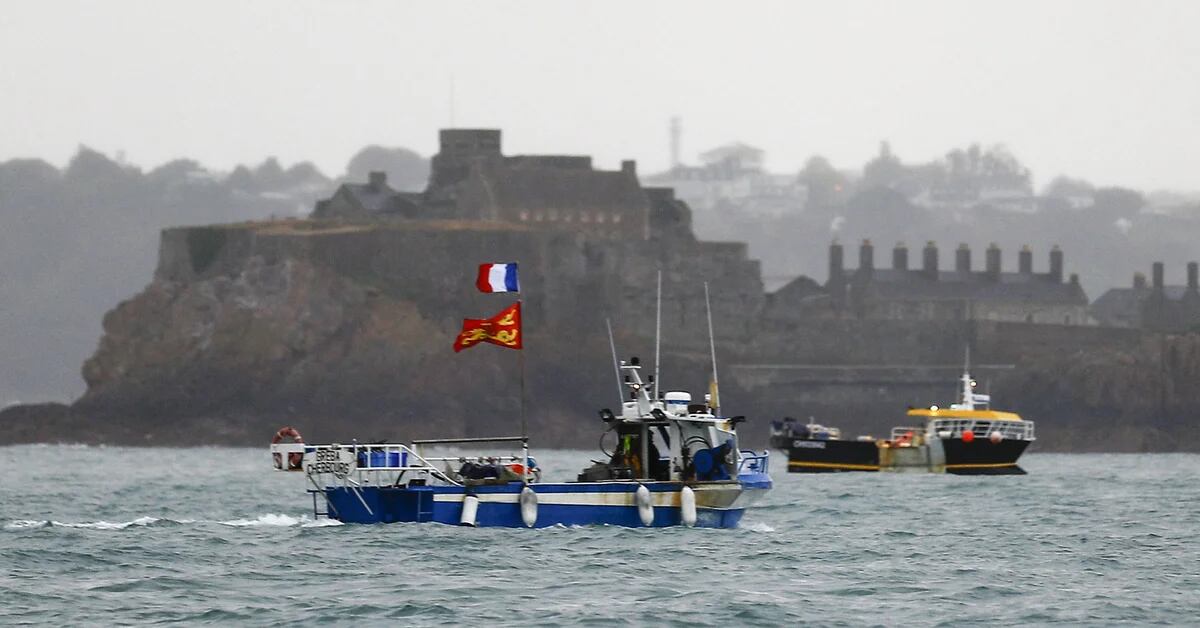 Les tensions persistent autour du différend sur la pêche entre la France et la Grande-Bretagne : Paris continuera de faire pression sur Boris Johnson