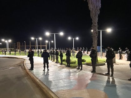 El operativo policial durante la noche de Año Nuevo en Bunge y el mar (@RedolfiJuanma)