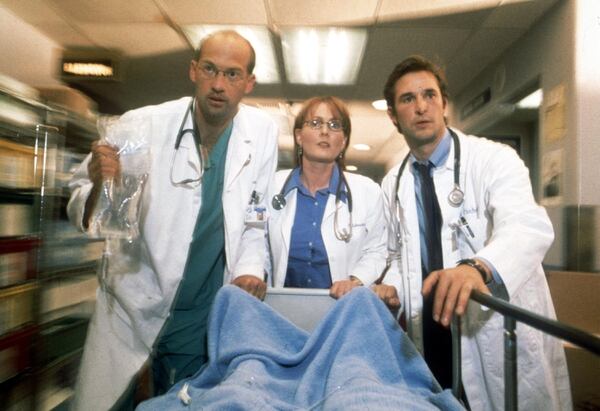 Edwards como el doctor Mark Greene en la serie ER. (Getty)