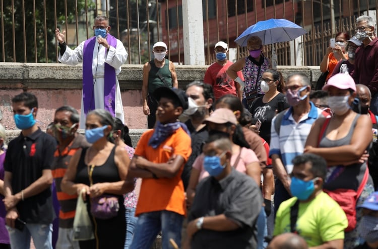 Caracas y seis estados iniciaron el 16 de marzo una “cuarentena social”, como la llamó entonces Maduro, que al día siguiente se extendió por el resto del país (Reuters)