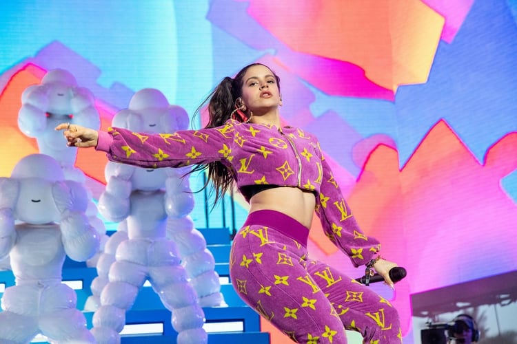 Rosalía durante el show en los MTV Music Awards. (AP) 