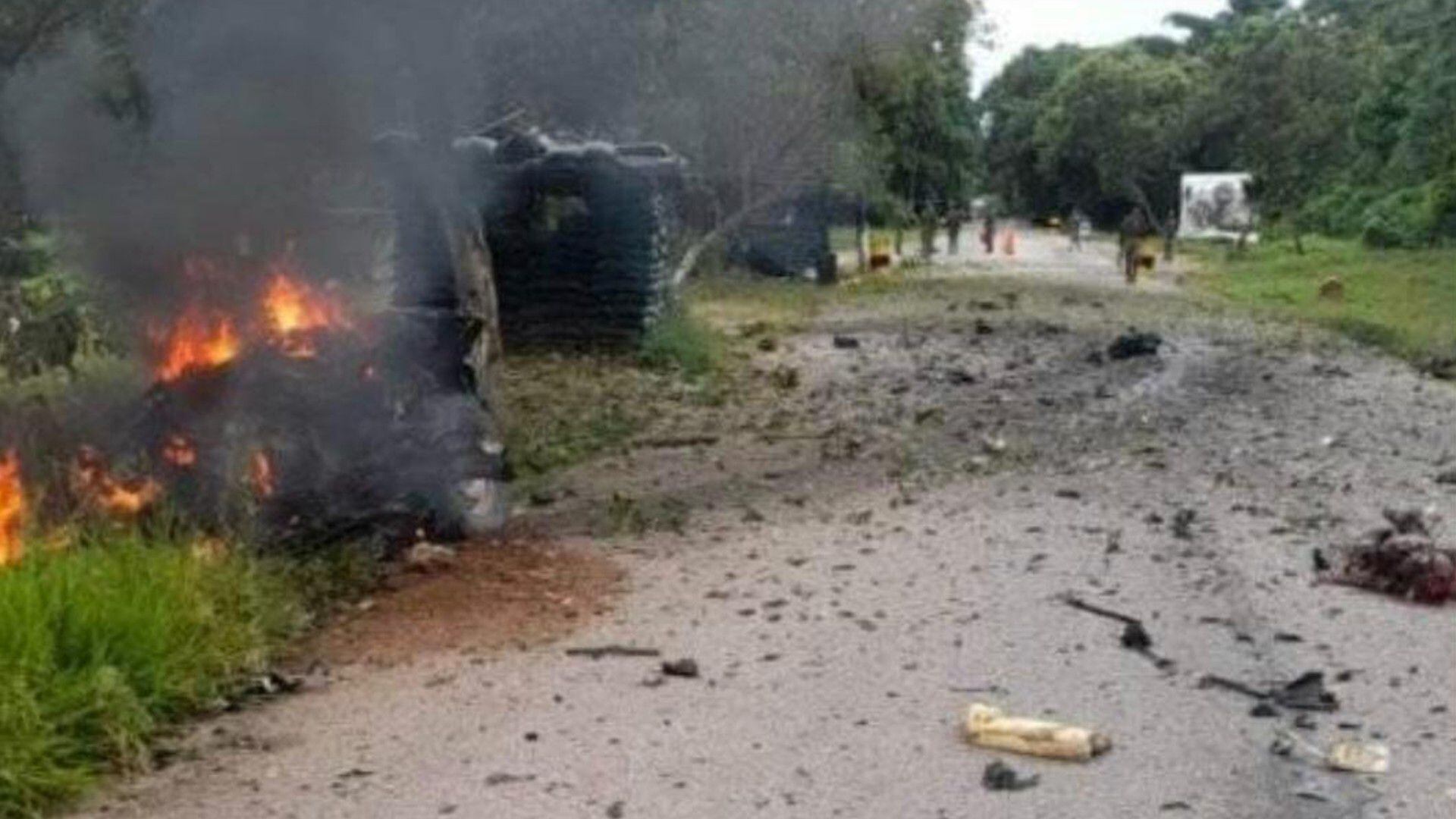 Un vehículo cargado con explosivos detonó en un puesto de control de Tame, Arauca Fotos redes sociales