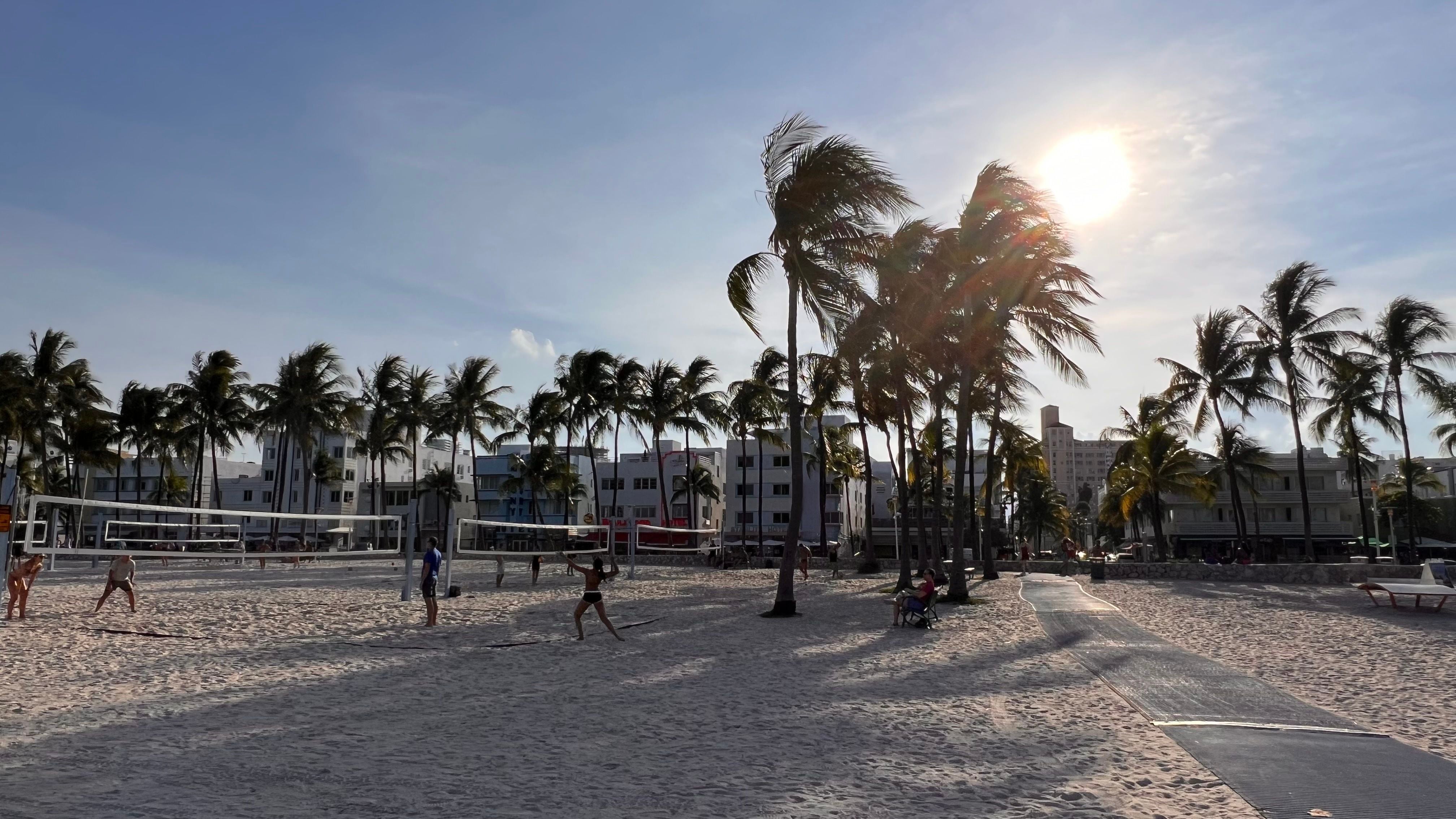 El sur de Florida enfrenta el desafío del implacable aumento del nivel del mar que podría erosionar las playas. (Opy Morales)