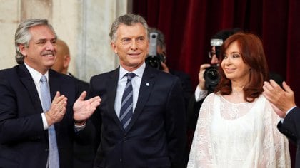 Alberto Fernández, Mauricio Macri y Cristina Fernández durante el traspaso de mando en la Cámara de Diputados