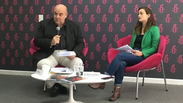 Esteban Beltrán y Mariana Fontoura Marques, durante la presentación del informe de Amnistía Internacional