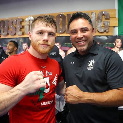 La relación laboral entre Saúl Álvarez y Oscar de la Hoya comenzó en el 2010, cuando firmó con Golden Boy  (Foto: Instagram@oscardelahoya)