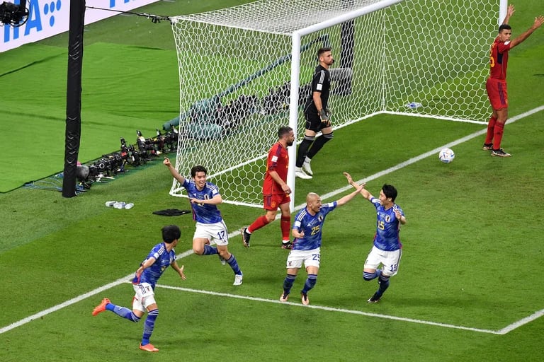 Las imágenes de la polémica del segundo gol de Japón ante España: “Nos pasaron por encima”