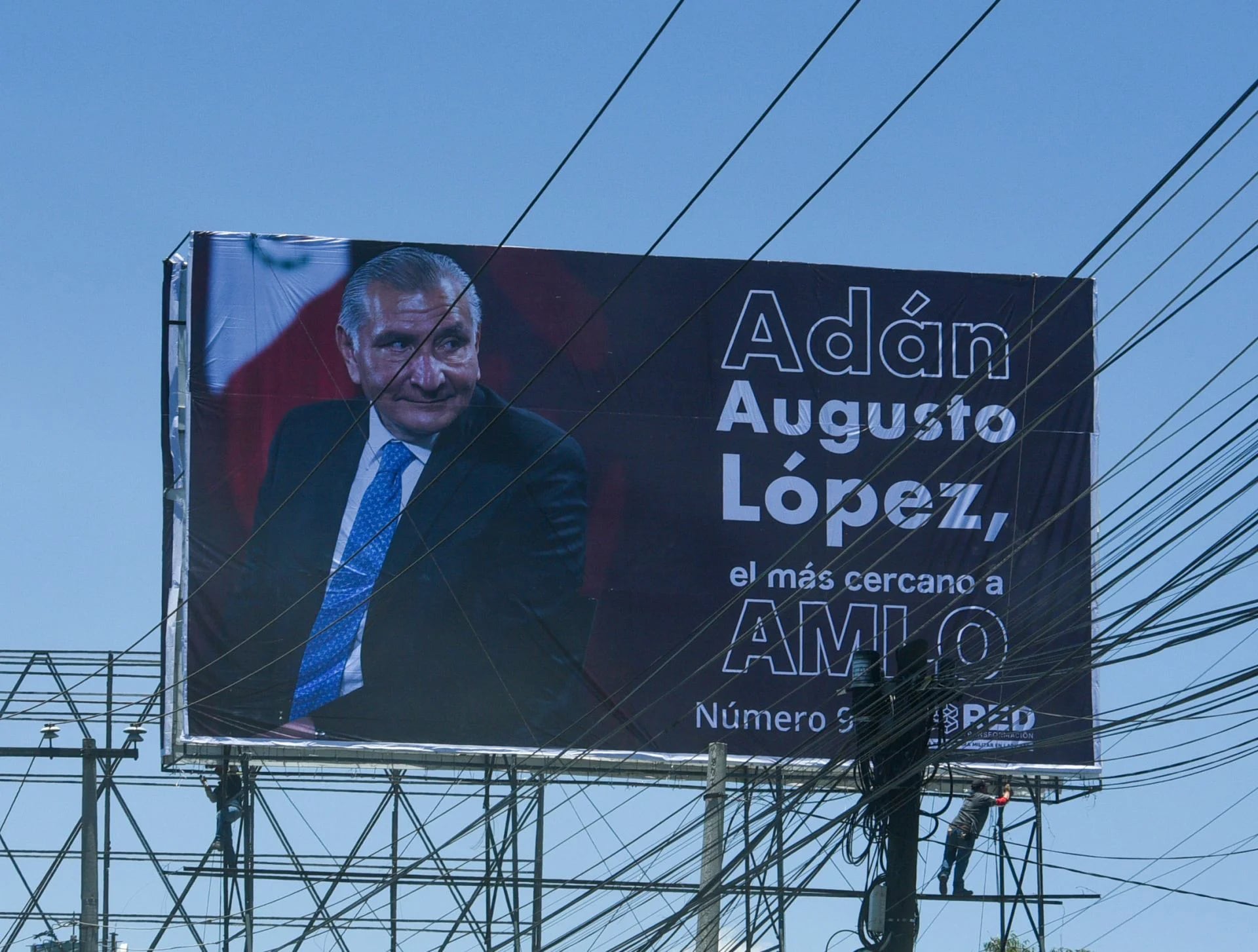 Instalan espectaculares en diversos puntos del país de Adán Augusto López, aspirante a la candidatura presidencial de Morena. Foto: Cuartoscuro