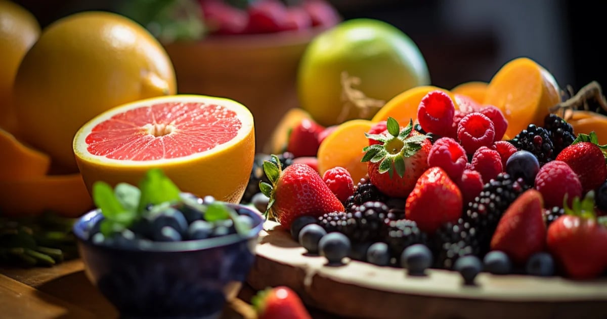 Fa bene o male mangiare la frutta a stomaco vuoto: cosa dice la scienza?