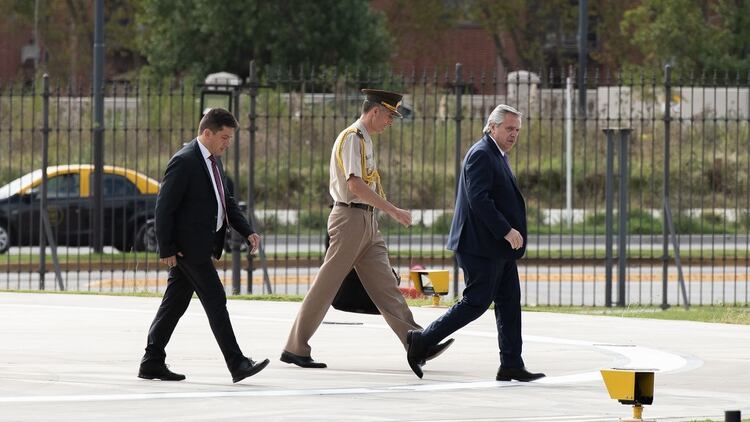 Alberto Fernández llegó a las 10:15 a Casa Rosada