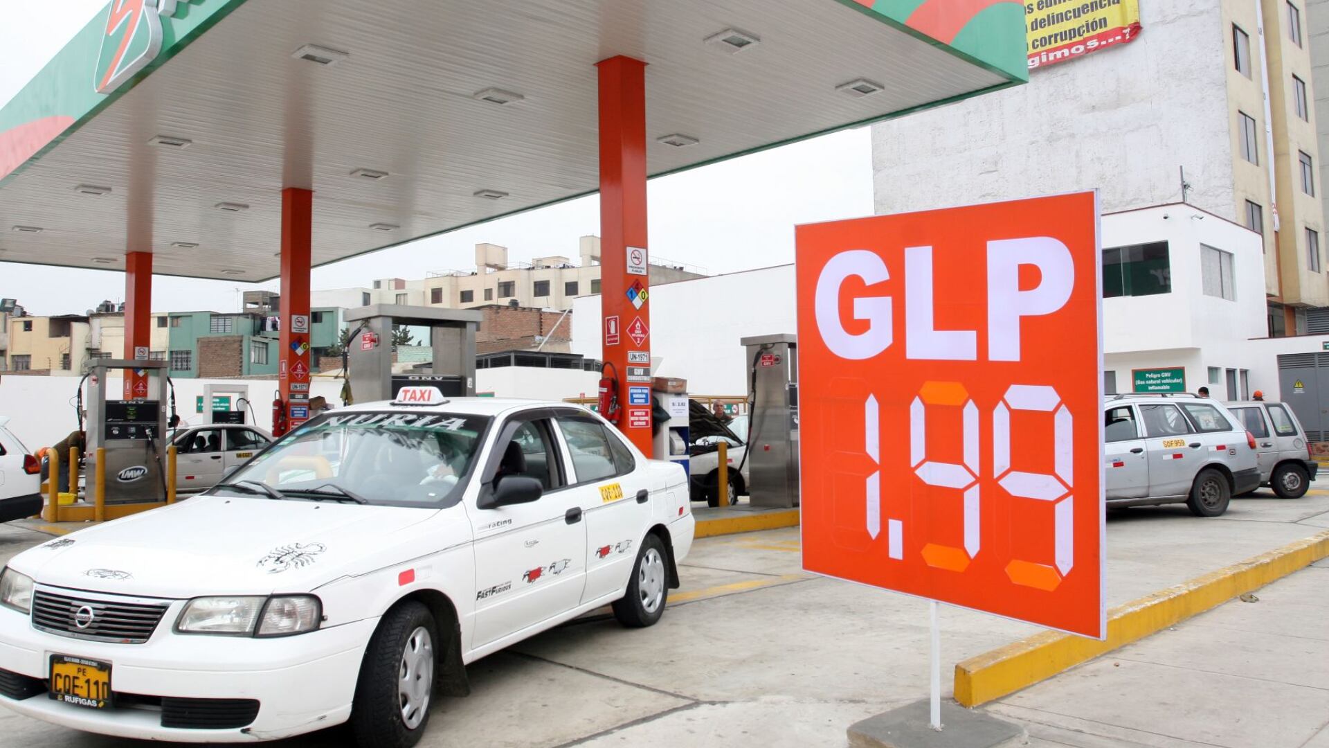 Conductores reportan escasez de GLP en grifos de Lima a causa de cierre de puertos por fuertes oleajes