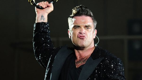 Robbie Williams, cantante de pop británico confesó que sufre de depresión.