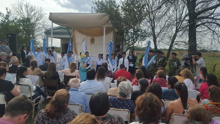 El acto en la Escuela 784 de Arroyo Pontón, bautizada con el nombre del héroe de Malvinas