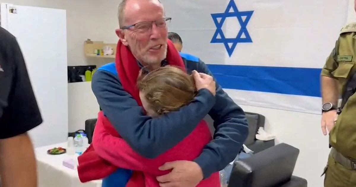 Il ricongiungimento emotivo degli ostaggi israeliani con le loro famiglie