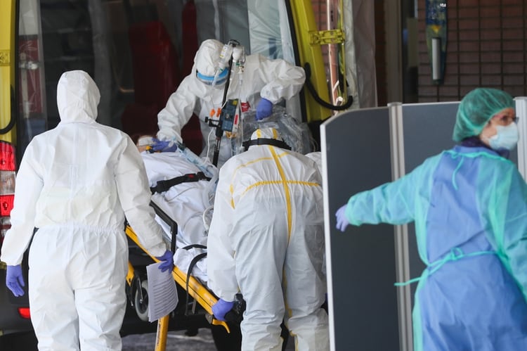 España ya superó a China en número de muertos por coronavirus (REUTERS/Susana Vera)