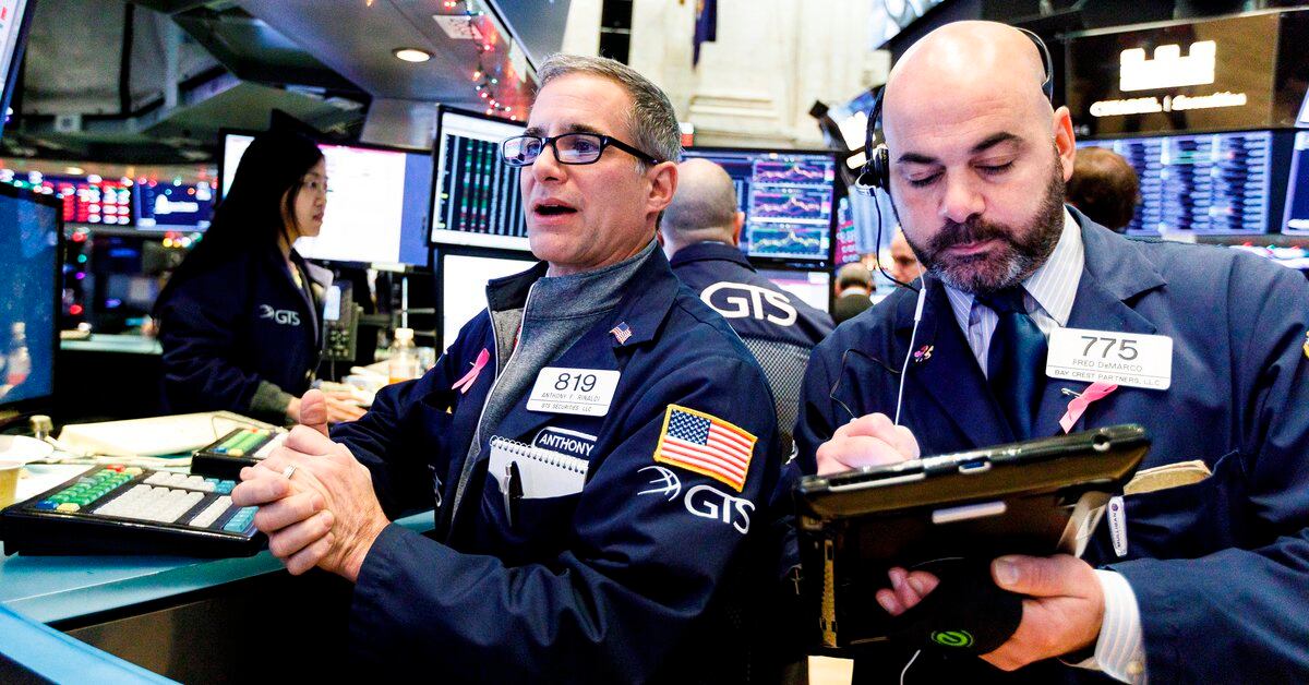 Wall Street closes with new records in the last 2020 session