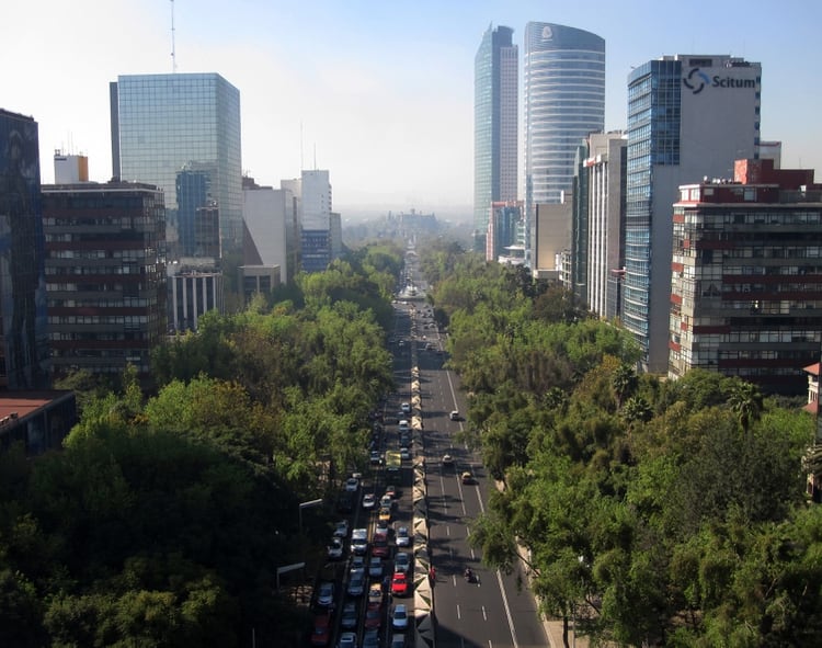 Paseo de la Reforma, en donde se encuentra la tienda matriz de la Casa de Moneda, es una de las avenidas más importantes de la Ciudad de México (Foto: Wiki Commons)