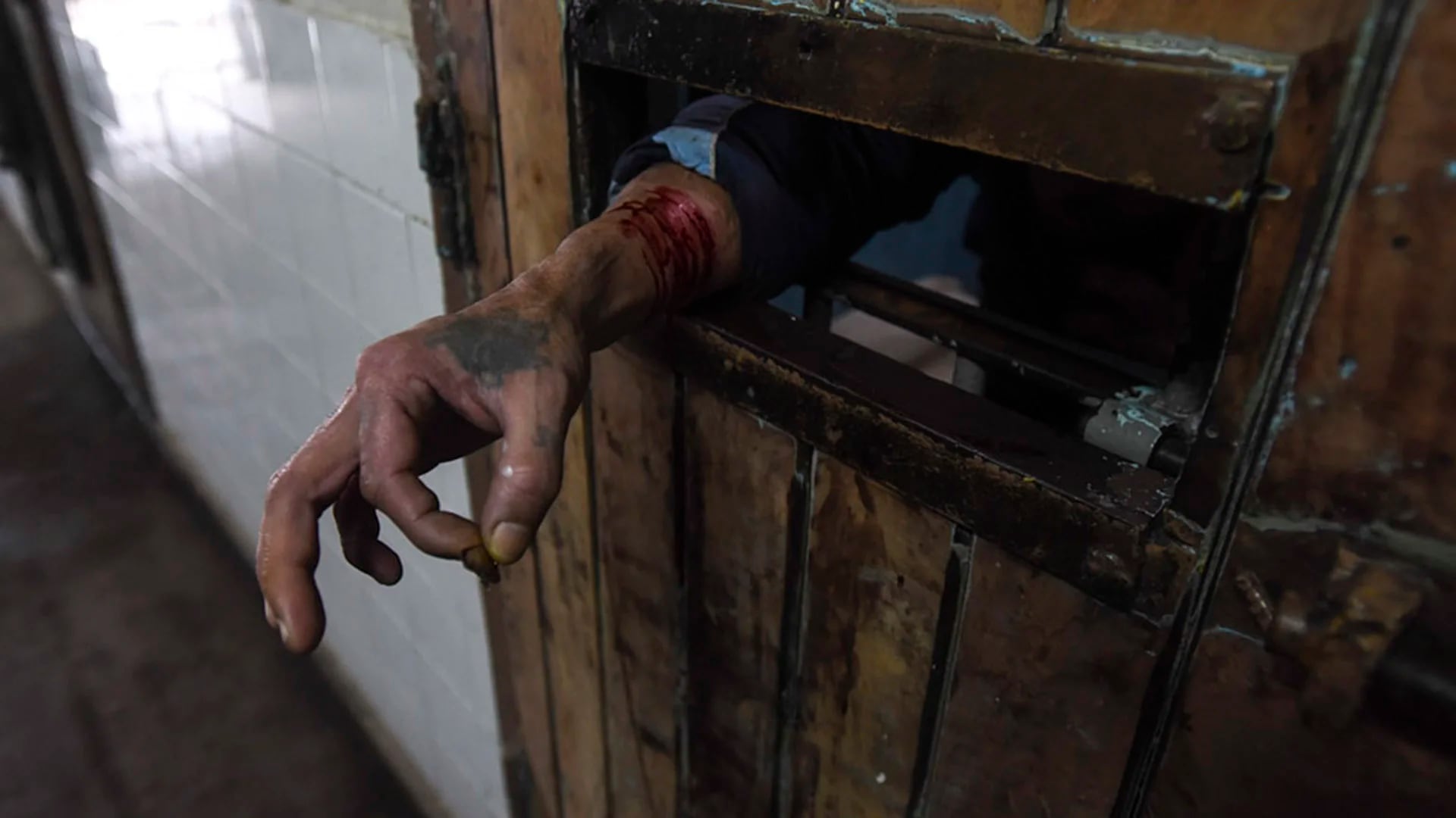 Penal de Olmos, 2016: un preso pide ayuda tras automutilarse (MPF).