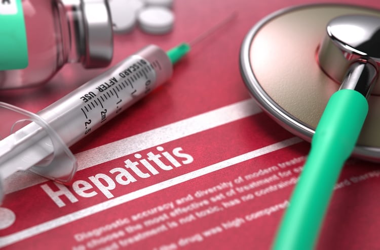 La hepatitis tóxica es “una inflamación del hígado debido a una reacción a determinadas sustancias a las que el paciente estuvo expuesto (Shutterstock)
