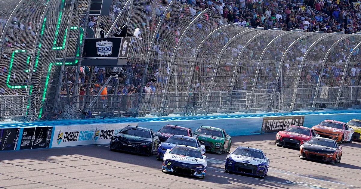 Byron wins second consecutive NASCAR Cup Series race
