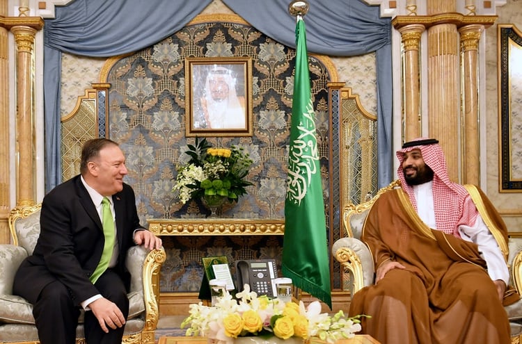 El secretario de Estado de Estados Unidos, Mike Pompeo, participa en una reunión con el príncipe heredero de Arabia Saudita, Mohammed bin Salman, en Jeddah, Arabia Saudita, el 18 de septiembre de 2019. Mandel Ngan/Pool vía REUTERS