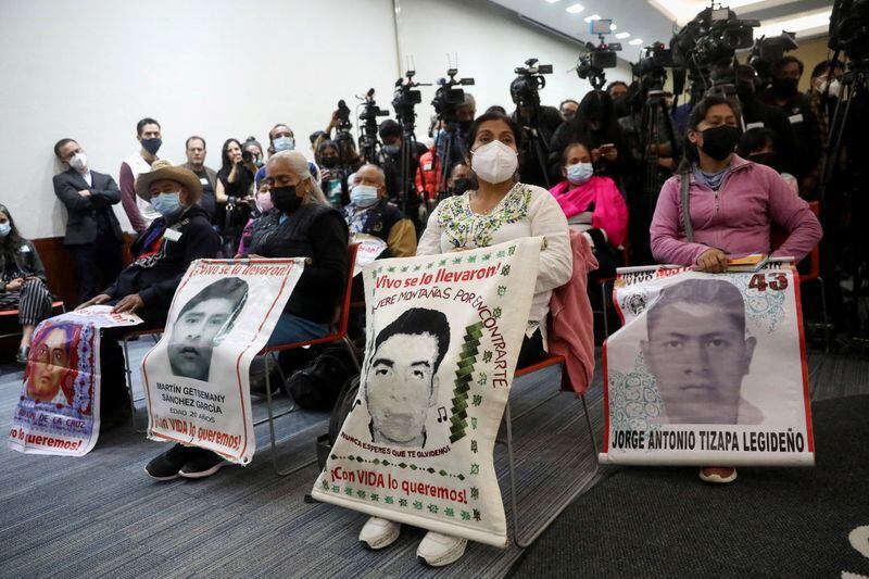 Imagen de archivo. Familiares de los 43 estudiantes desaparecidos de la escuela de formación docente de Ayotzinapa participan en una conferencia de prensa realizada por miembros de un equipo de expertos independientes internacionales (IGEI), en la oficina de la Comisión de Derechos Humanos de Ciudad de México. 29 de septiembre de 2022. REUTERS/Edgard Garrido