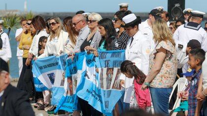 Familiares de los tripulantes en un homenaje en Mar del Plata (Christian Heit)