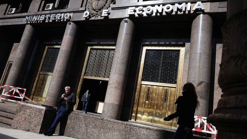 La fachada del Ministerio de Economía (REUTERS/Cristina Silles)