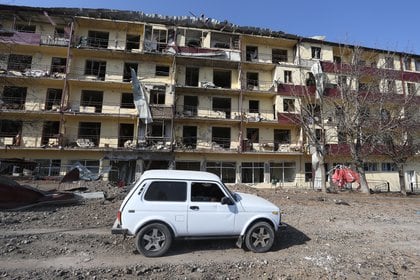 Foto de un edificio bombardeado en la ciudad de Shushi. Foto: EFE