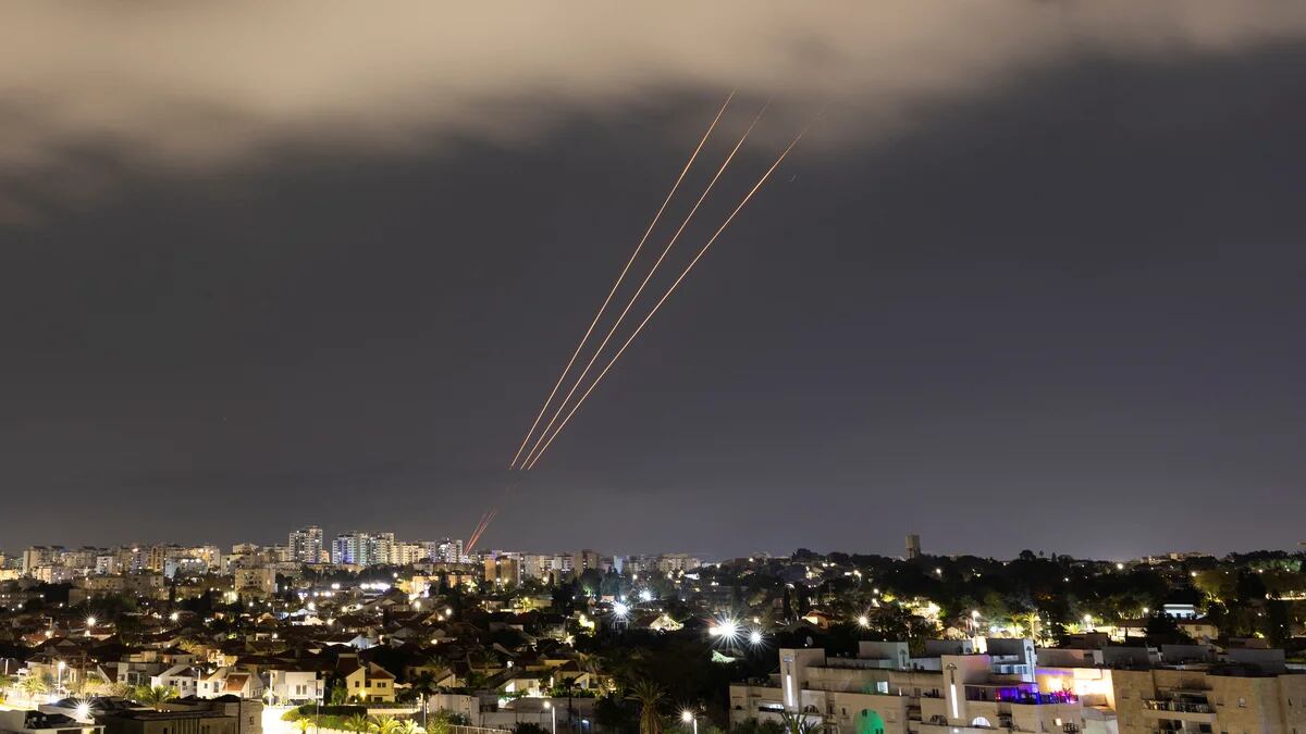Irán atacó a Israel con el lanzamiento de más de 200 drones, misiles balísticos y de crucero