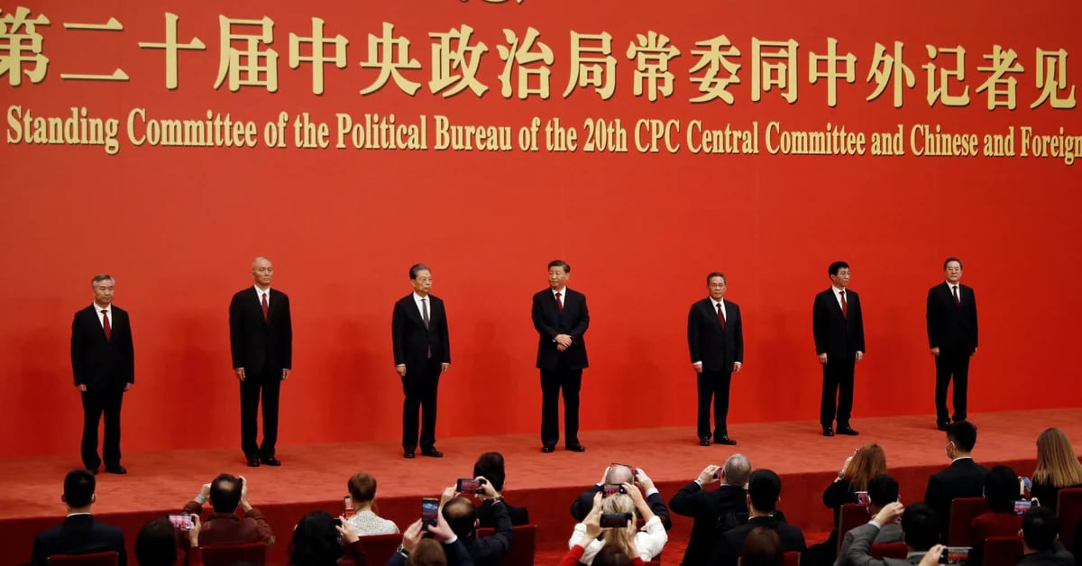 Xi Jinping introduced the new leadership of the Communist Party, and his allies were packed: who he appointed to the Standing Committee
