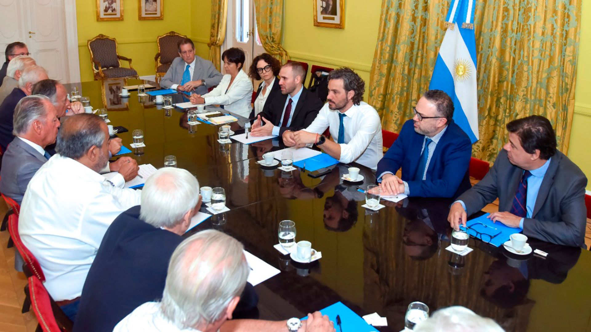 El gabinete económico se reunió el 20 de febrero en la Casa Rosada con empresarios y sindicalistas para hablar sobre las negociaciones con el FMI