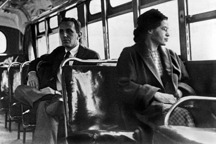 La activista contra la segregación —las leyes Jim Crow— fue una leyenda en vida: Rosa Parks inspiró el movimiento por los derechos civiles. (Archivos Underwood/Getty Images)