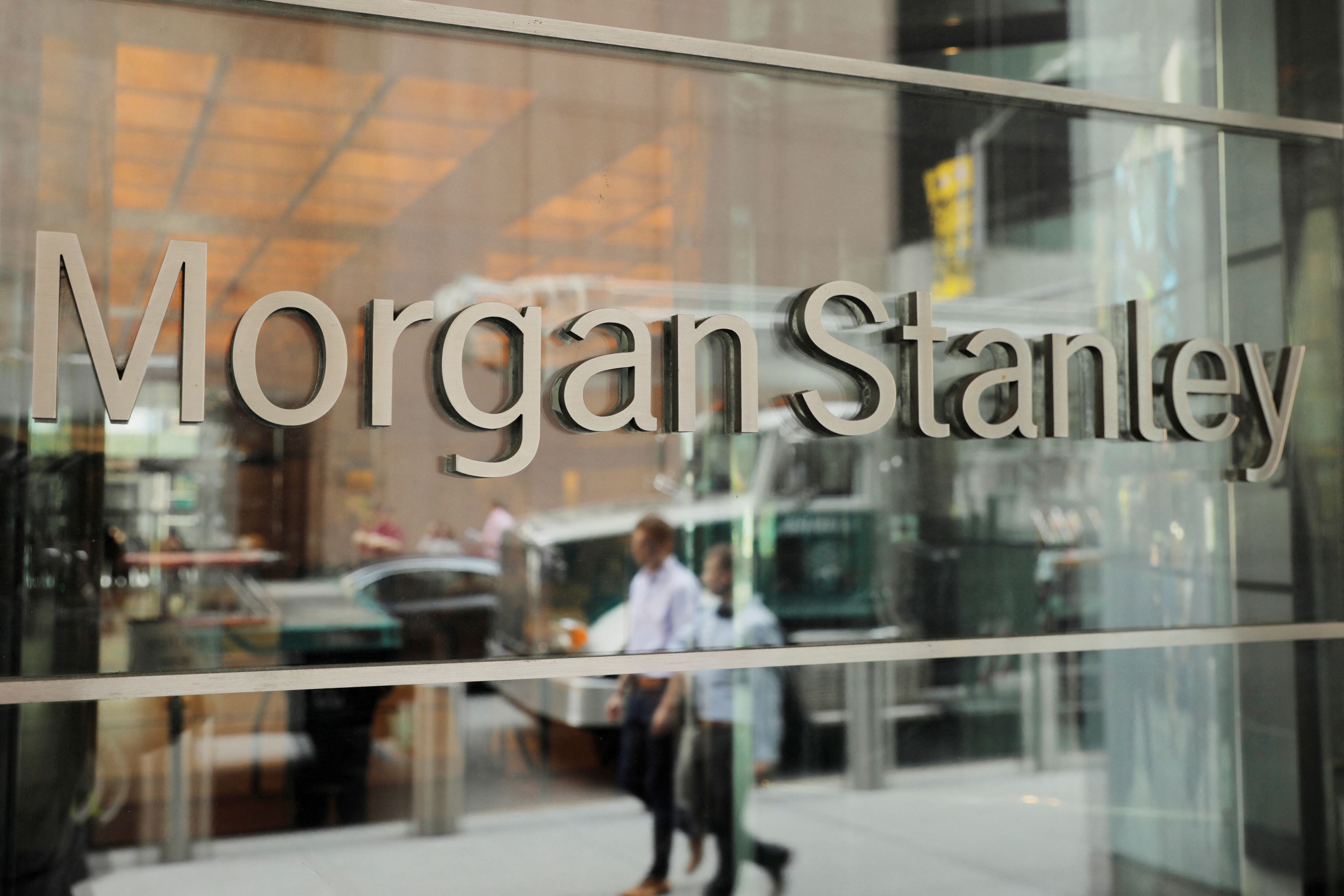Morgan Stanley es uno de los dos grandes jugadores en la administración de los dineros de los multimillonarios