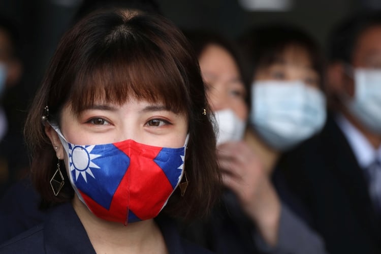 Por la gran circulación constante de gente entre la isla y China continental, las autoridades de Taiwán se inclinaron por un método no tradicional de cuarentena. (REUTERS/Ann Wang)