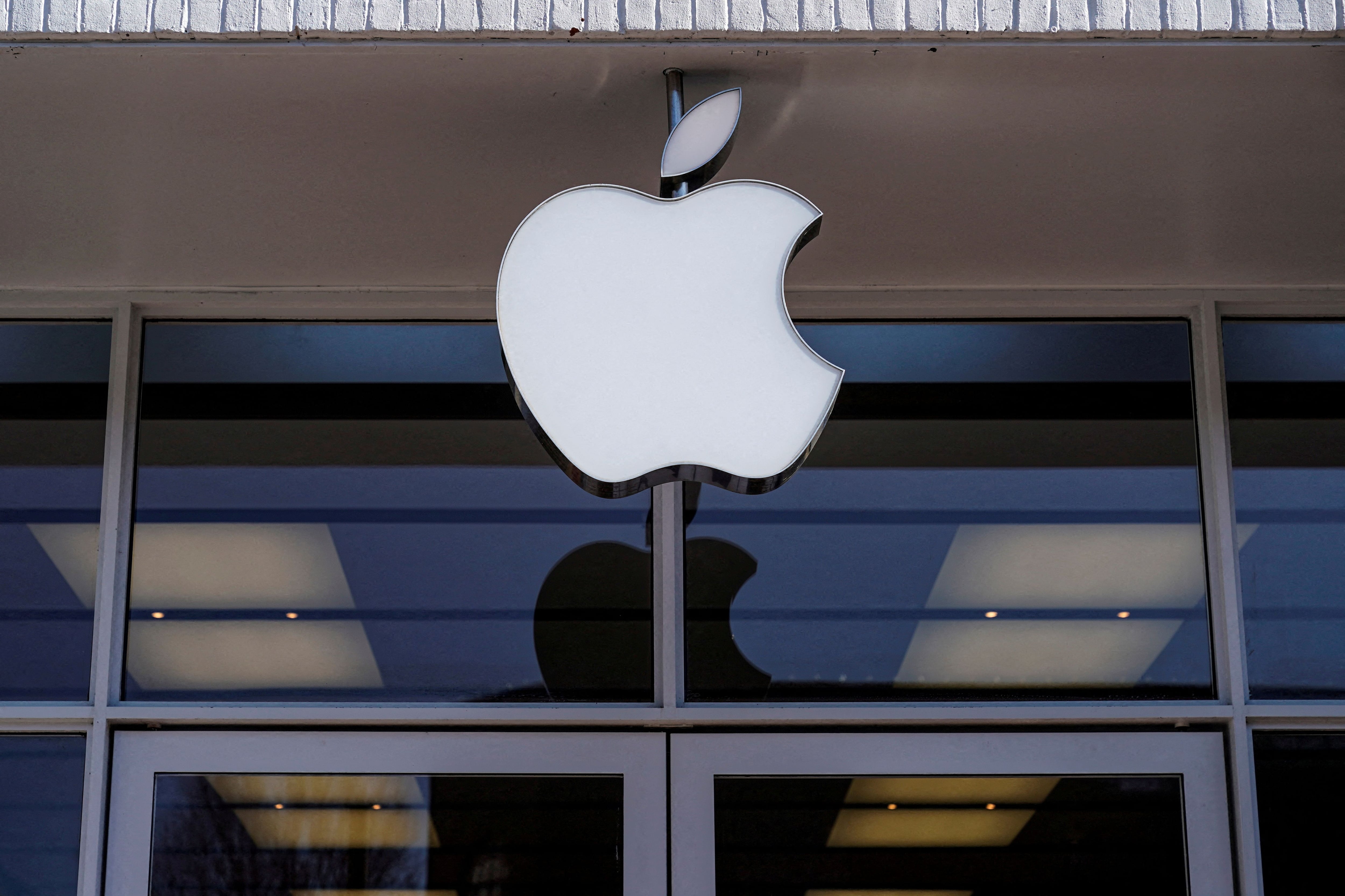Apple destaca la alta calidad de sus productos y servicios. (REUTERS/Joshua Roberts)