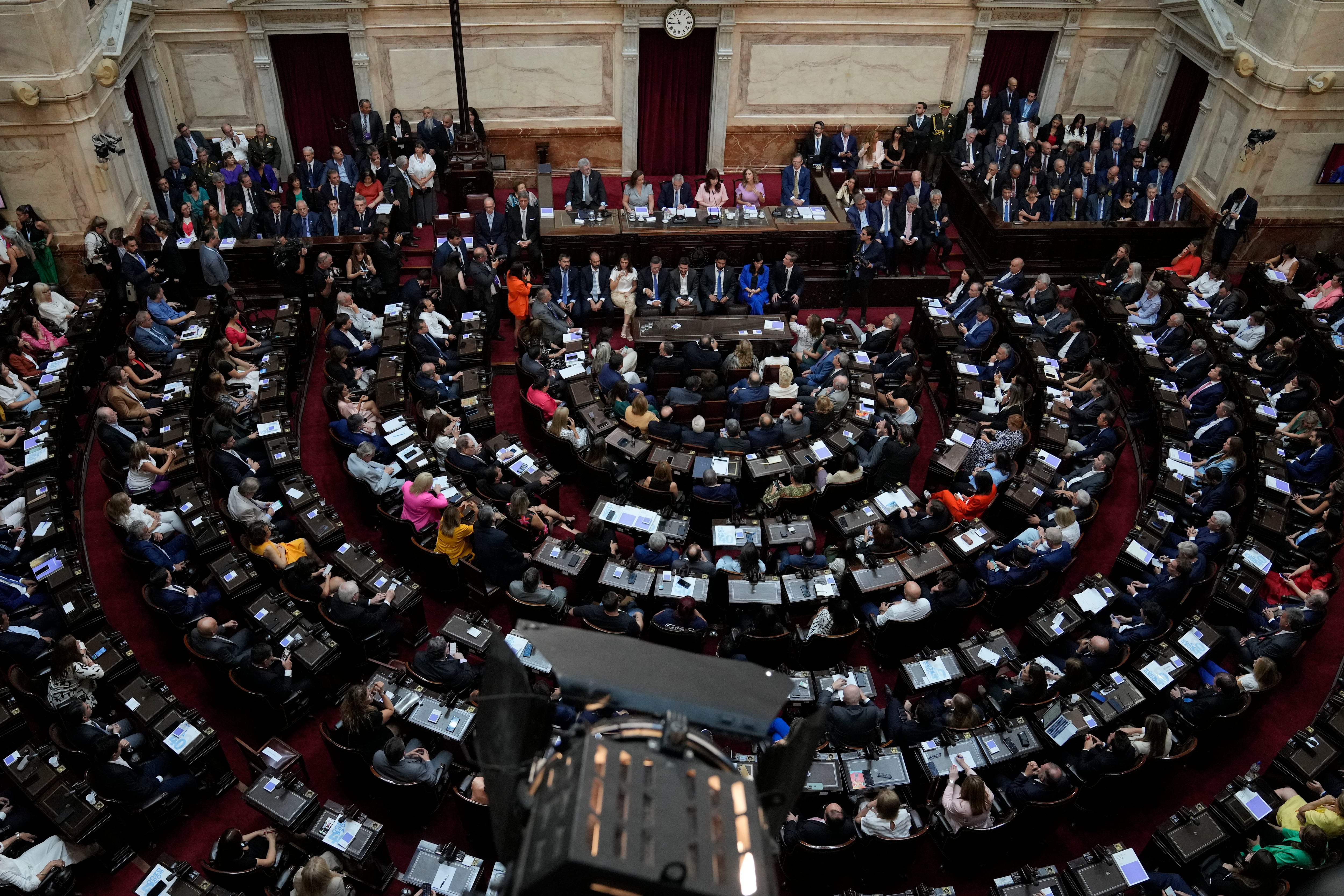 El recinto de la Cámara de Diputados, durante la última apertura de sesiones del Congreso encabezada por el presidente Alberto Fernández. (AP Foto/Natacha Pisarenko)