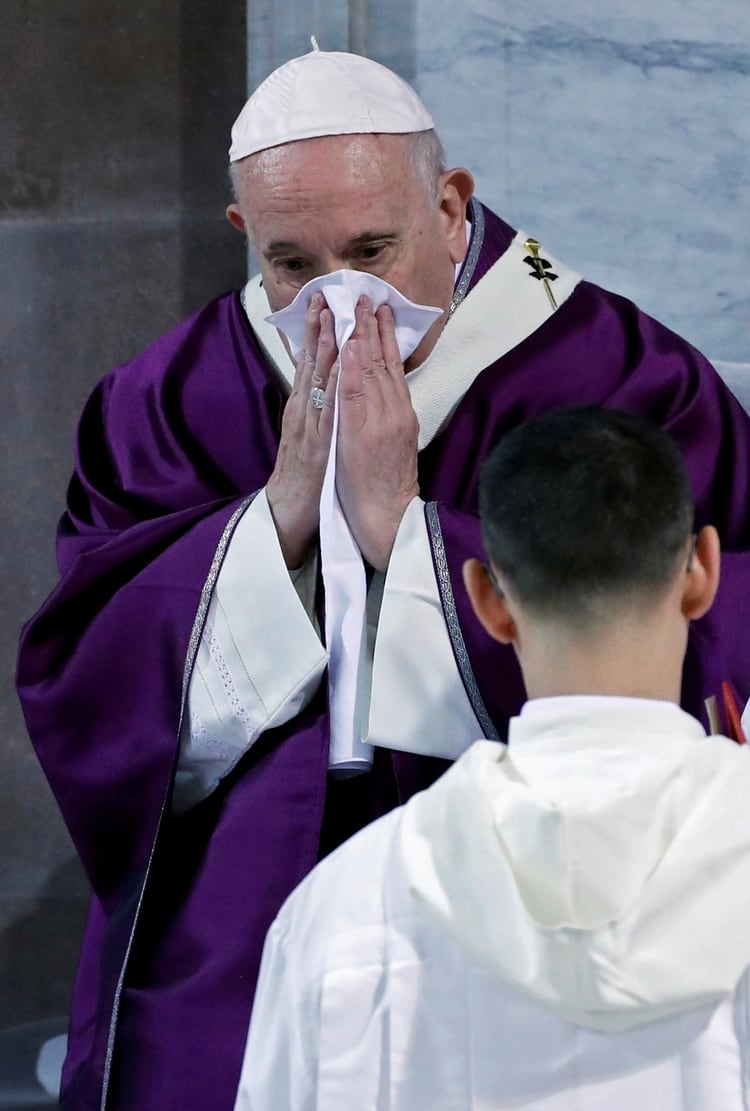 Francisco mostró síntomas de un resfrío durante la ceremonia del miércoles (Reuters)