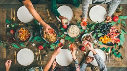 "Si sobra comida, lo que suele suceder es que se termina picoteando o comiendo en cualquier momento del día las sobra" (Shutterstock)
