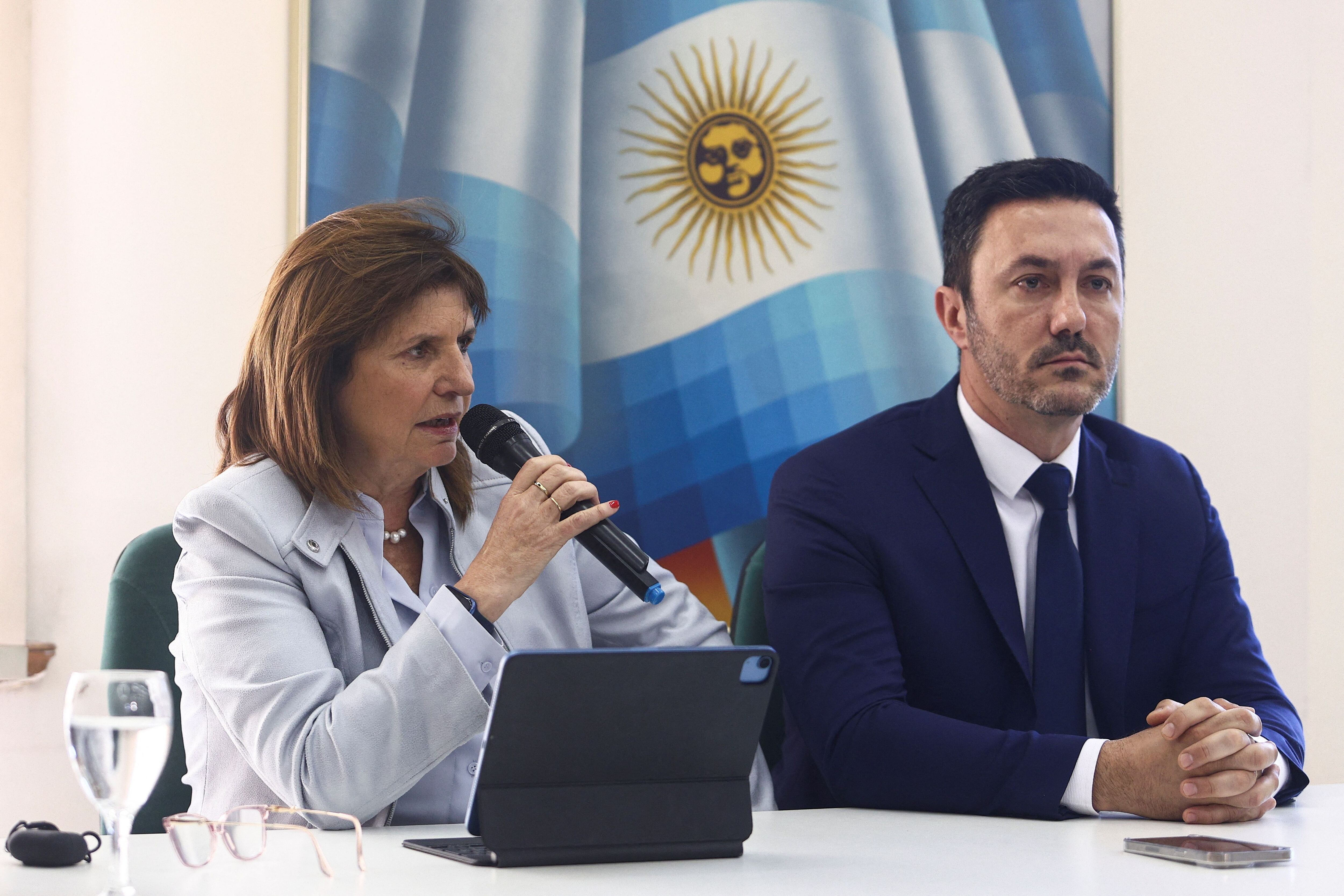 Patricia Bullrich y Luis Petri, ministro de Defensa de la Nación (REUTERS/Matias Baglietto)