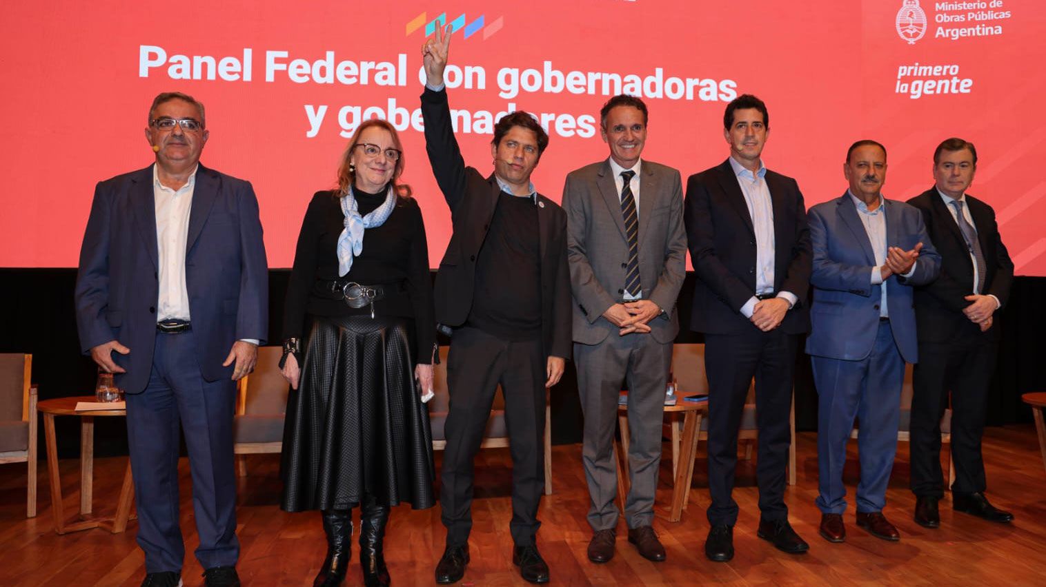 Wado de Pedro, Katopodis y Kicillof con gobernadores