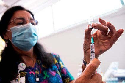 El plan del gobierno de Chile es vacunar a 3.1 millones de personas en el país durante los primeros 15 días de marzo