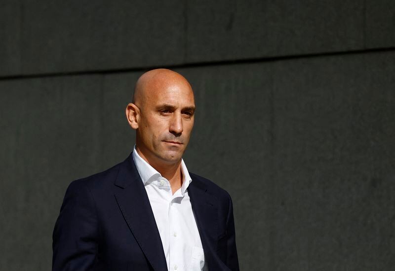 Luis Rubiales, expresidente de la Federación Española de fútbol, se presenta a la Audiencia Nacional de España, el viernes 15 de septiembre de 2023, en Madrid. (AP).