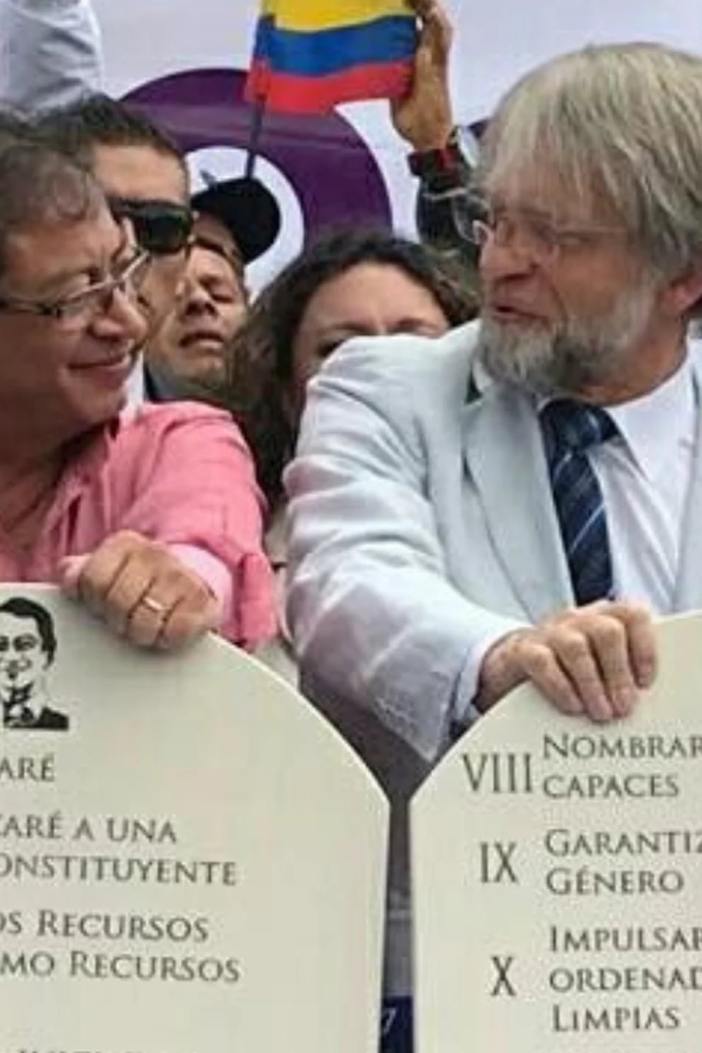 Así fue como Gustavo Petro, con Mockus y Claudia López, “firmó en piedra”  que no iba a convocar una Asamblea Constituyente - Infobae