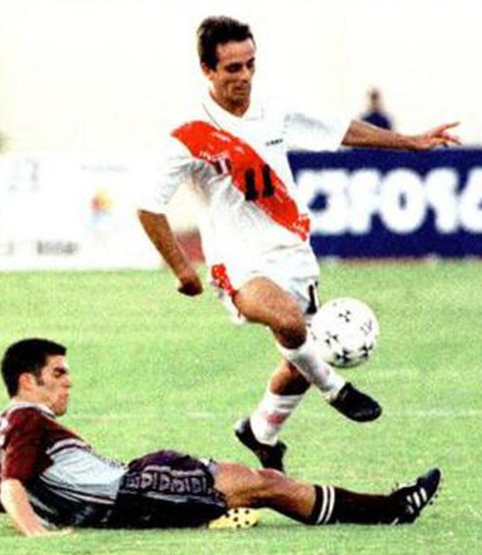 Julinho integró la selección peruana en las Eliminatorias rumbo al Mundial de Francia 1998. - créditos: Difusión