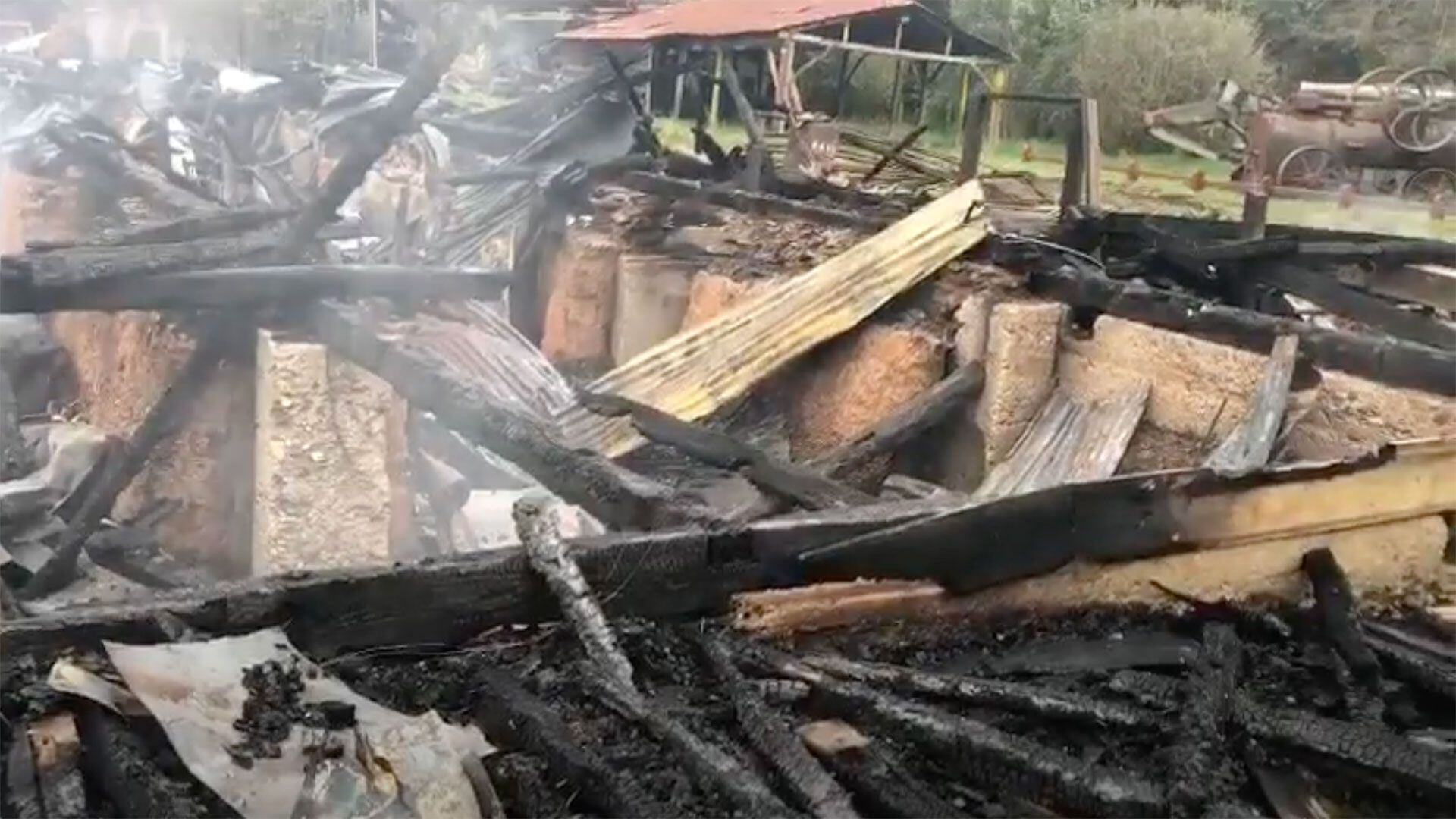 La quema del patrimonial molino Grollmus fue un ataque adjudicado por la Resistencia Mapuche Lafkenche. 