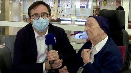 La persona más longeva de Europa, la monja Lucile Randon, de 117 años, también conocida como Hermana Andre, que sobrevivió a la enfermedad del coronavirus (COVID-19), es entrevistada en Toulon, Francia, el 9 de febrero de 2021. Reuters TV